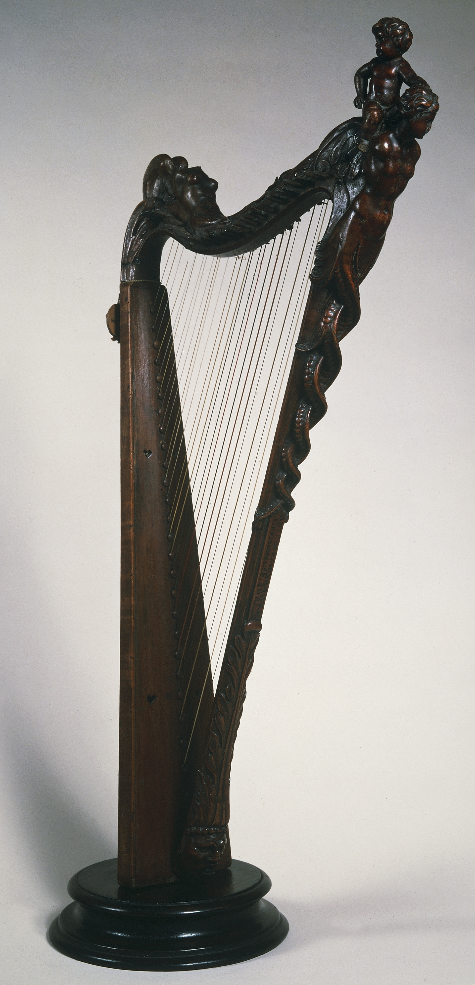 Small harp by Stradivari in 1681. Photo: Getty Images